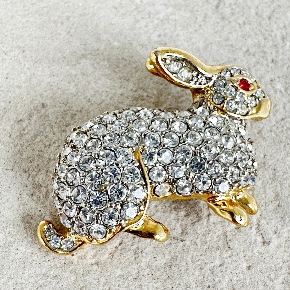 Vintage Pavé Rhinestone Rabbit Brooch Goldtone Red Ruby Eye Unsigned KJL‎ Style